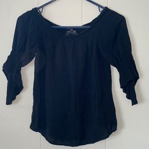 women’s black top with flowy sleeves